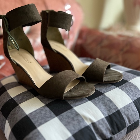 Olive green heels - Picture 6 of 9